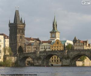 Puzle A Ponte Carlos sobre o rio Vltava, em checo Karluv Most, a ponte mais antiga de Praga, República Checa