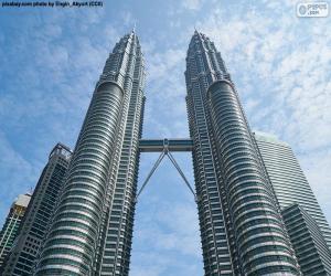 Puzle As impressionantes Torres Petronas ou Petronas Twin Towers de 88 andares e 452 metros de altura, Kuala Lumpur, na Malásia. Projeto de Cesar Pelli 