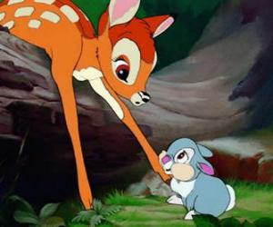 Puzle Bambi e Tambor brincando na floresta