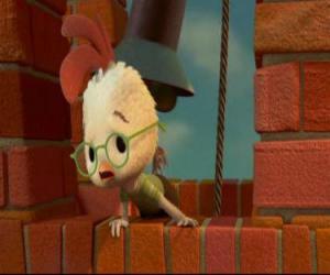 Puzle Chicken Little, alerta o sino da escola e gritou para todos "¡Corram por suas vidas!"