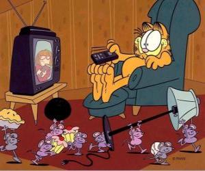 Puzle Garfield de intermináveis horas assistindo televisão lixo. Quando os ratos foram colocados tudo.