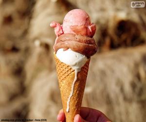 Puzle Gelado ou sorvete no cone ou casquinha de sorvete