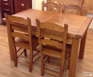 Puzle Mesa de jantar com quatro cadeiras, toda a madeira