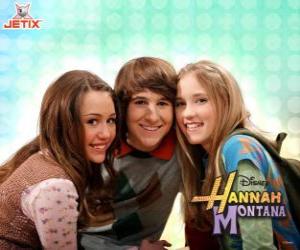 Puzle Miley Stewart / Hannah Montana (Miley Cyrus) com seus amigos, Oliver Oken (Mitchel Musso) e Lilly Truscott (Emily Osment)