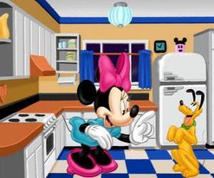 Puzle Minnie na cozinha com Plutão