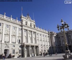 Puzle O Palácio Real de Madrid, também conhecido como Palácio do Oriente é a residência oficial do Rei da Espanha