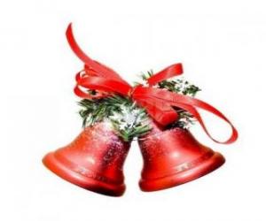Puzle Sinos de Natal com um grande laço e folhas do abeto
