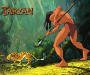 Puzle Tarzan lutando com sua lança contra um leopardo