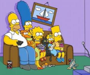 Puzle A família Simpson sobre o sofá em casa 