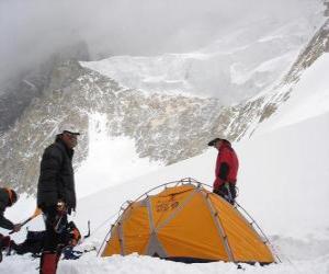 Puzle Aventureiros na montagem da barraca