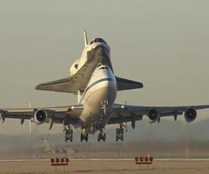 Puzle Avião que transportava um ônibus espacial