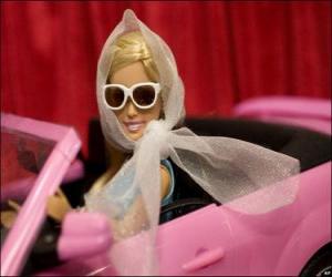 Puzle Barbie dirigindo sua carro