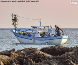 Puzle Barco de pesca no mar