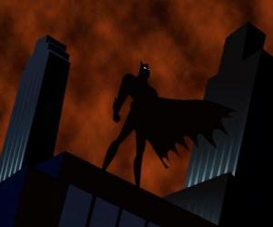 Puzle Batman, o homem-morcego, vigilando a cidade desde o telhado de um edifício em Gotham City