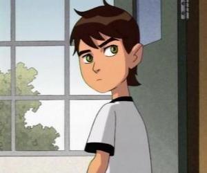 Puzle Ben 10 ou Ben Tennyson, que no futuro será o herói dos heróis, com o dispositivo alienígena Omnitrix que permite transformar ele em diferentes extraterrestres