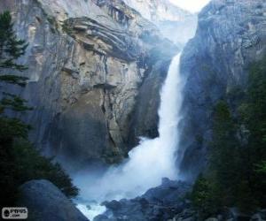 Puzle Cachoeira no Parque Nacional de Yosemite