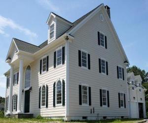 Puzle Casa senhorial de grandes dimensões com dois pisos e sótão com trapeira