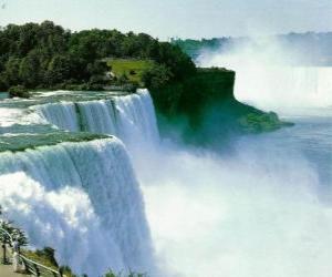 Puzle Cataratas do Niágara, cachoeiras volumosas na fronteira entre o Canadá ea E.U.A.