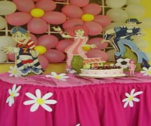 Puzle Celebração do aniversário com o bolo com velas, brindes e balões