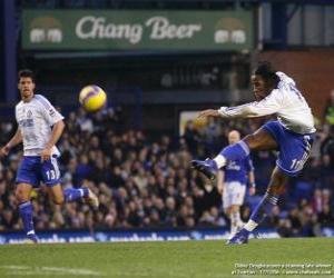 Puzle Didier Drogba atirando a bola