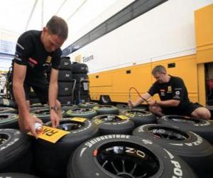 Puzle F1 mecânica, preparação do pneumático