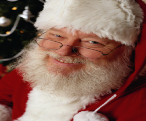 Puzle Feliz com seu chapéu de Papai Noel e barba branca