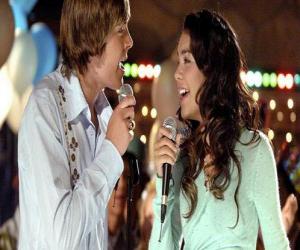 Puzle Gabriella Montez (Vanessa Hudgens), Troy Bolton (Zac Efron) cantar do karaoke