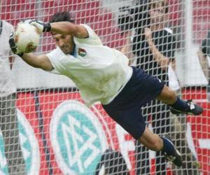 Puzle Goleiro ou guarda-redes saltando e travando a bola