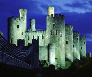 Puzle Grande castelo com a sua torre e ponte de acesso