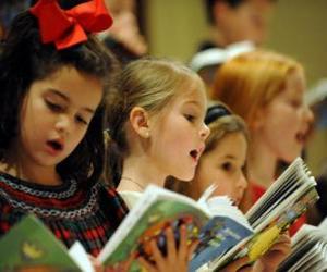 Puzle Grupo de crianças cantando hinos de Natal