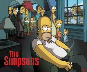 Puzle Homer Simpson no sofá, enquanto os outros fumavam pensativo olhando para ele