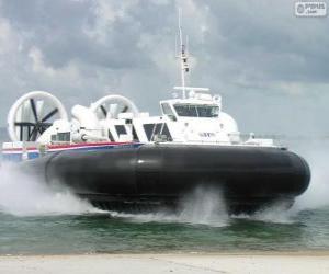 Puzle Hovercraft, aerobarco ou aerodeslizador, um veículo capaz de viajar sobre terra, água, lama ou gelo