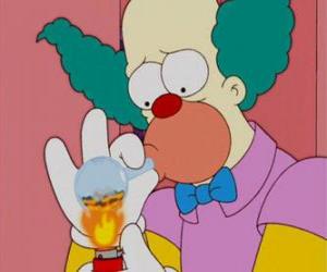 Puzle Krusty, o palhaço em uma cena de seu show na TV