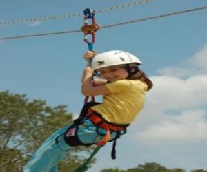 Puzle Menina aventureira que salta com uma corda e arnês