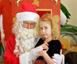 Puzle Menina fala para Papai Noel sentada no seu regaço