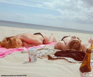 Puzle Meninas tomando banho de sol