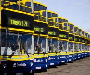 Puzle Ônibus de Dublin no estacionamento