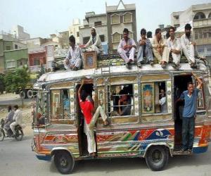 Puzle Ônibus, Karachi