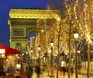 Puzle Os Campos Elísios decorada para o Natal com o Arco do Triunfo ao fundo. Paris, França