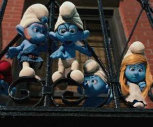 Puzle Os Smurfs pronta para saltar da varanda