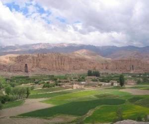 Puzle Paisagem Cultural e vestígios arqueológicos do Vale de Bamiyan, no Afeganistão.