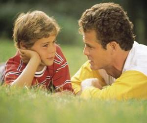 Puzle Papai conversando com seu filho no parque