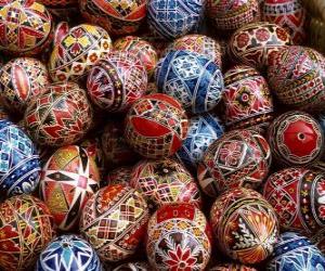 Puzle Pilha de ovos de Páscoa com decoração geométrica