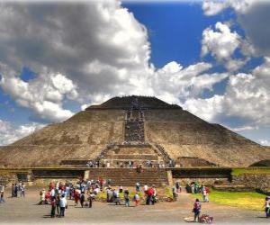 Puzle Pirâmide do Sol, o maior edifício da cidade arqueológica de Teotihuacan, no México