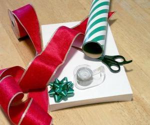 Puzle Presentes de Natal decorativas com fita e tesoura