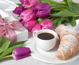 Puzle Presentes e pequeno-almoço para a mamãe