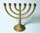 A Menorá é um candelabro de sete braços, um símbolo do judaísmo