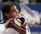 Rafa Nadal com um troféu