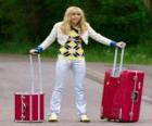 Miley Stewart / Hannah Montana (Miley Cyrus) com a sua bagagem em Tennesse