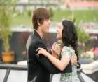 Troy Bolton (Zac Efron) dança com Gabriella Montez (Vanessa Hudgens)